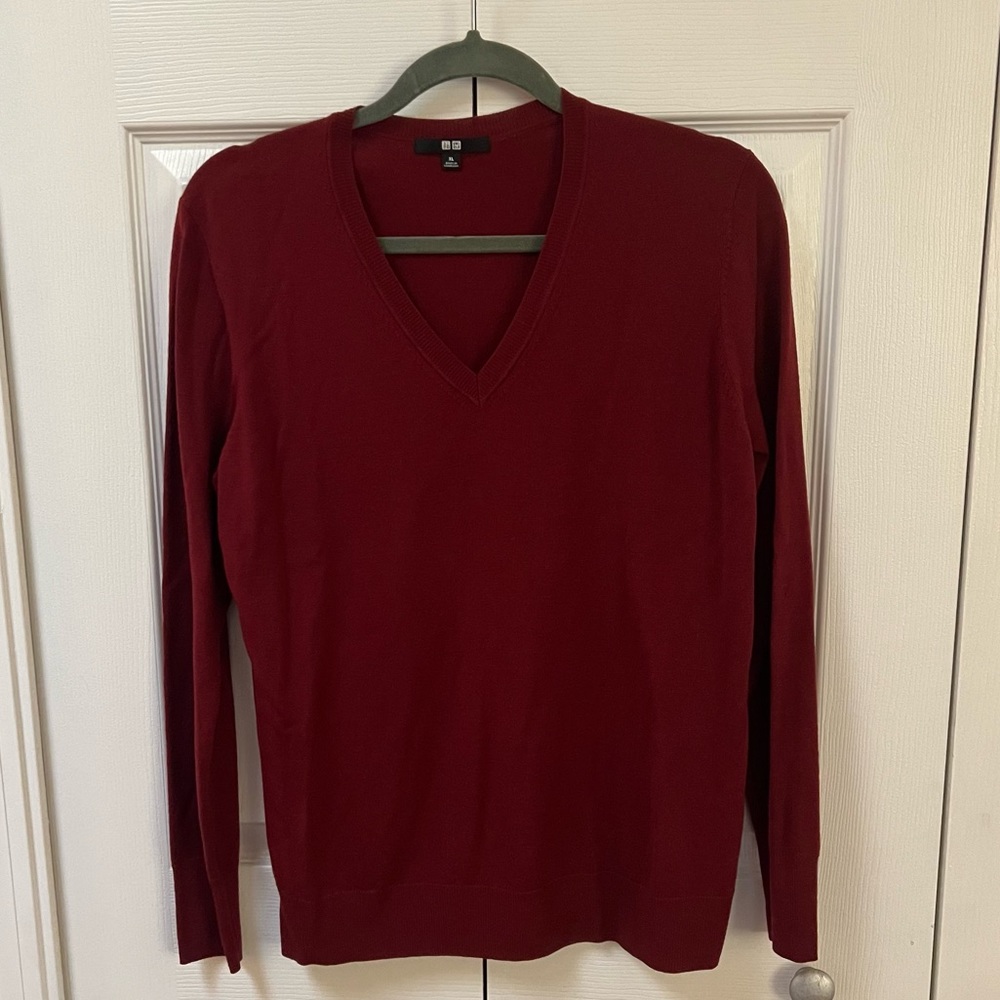 Uniqlo red wool v-neck sweater - XL